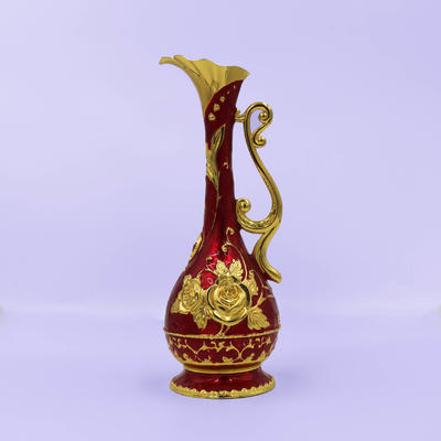 European retro beautiful high-grade red vase